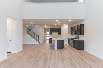 Kitchen with appliances with stainless steel fini