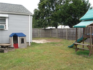 130 Dickens St, Warwick, RI 02886 - photo 4