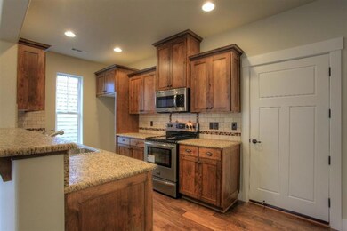 534 Golden Peak Dr, Central Point, OR 97502 - photo 5
