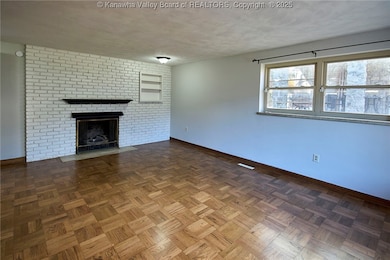 907 Valley Rd, Charleston, WV 25302 - photo 4