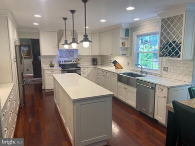 9917 Natick Rd, Burke, VA 22015 - photo 3