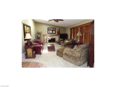 Wonderful 14x20 great room with vaulted ceiling, b