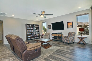 7502 W Merriweather Way-large-008-020-Li