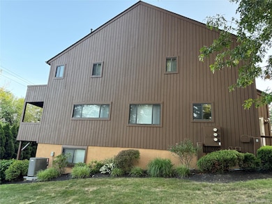 908 Scenic Ln, Poughkeepsie, NY 12603 - photo 3