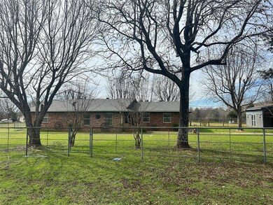 121 Stagecoach Trail, Denison, TX 75021 - photo 2