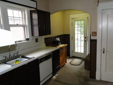 39 Holmes Ct, Albany, NY 12209 - photo 6