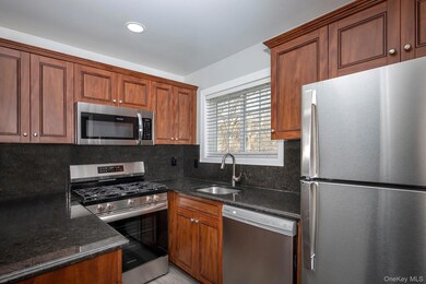 6 Presidents Dr unit 6-3A, Port Jefferson, NY 11777 - photo 2