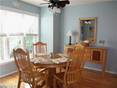 Kitchen - sunny breakfast area, so sunny side up o