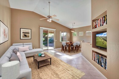 Family Room.Breakfast area