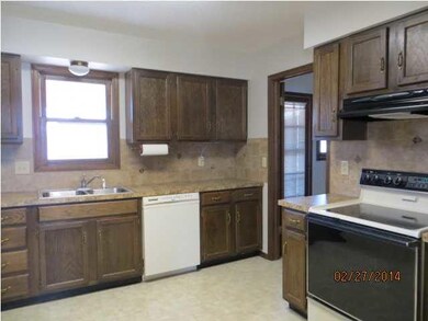 Spacious kitchen with lots of cabinets, new counte