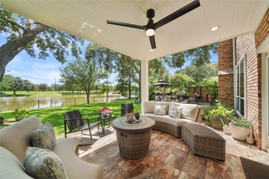 Lake Front Home in  the Heart of Sugar Land TX! En
