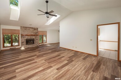 2456 Olympia Dr, Bettendorf, IA 52722 - photo 5