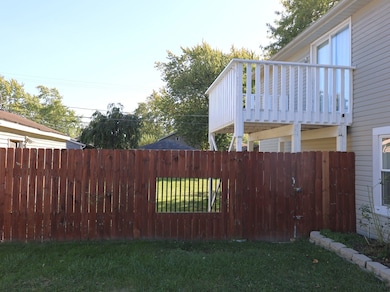 917 N Linden Ave, Waukegan, IL 60085 - photo 3