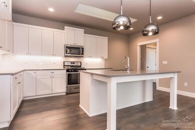 63909 Hunters Cir, Bend, OR 97701 - photo 4