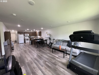 1235 SW 12th St, Pendleton, OR 97801 - photo 6