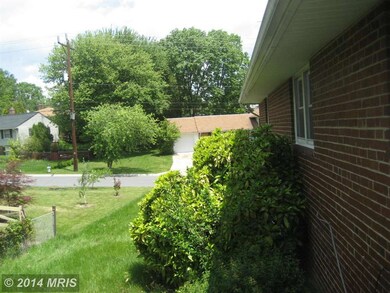 13124 Oriole Dr, Beltsville, MD 20705 - photo 2