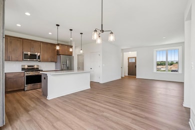 2707 Mapleton Ave 07 Open Concept