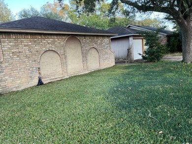 16115 Tibet Rd, Friendswood, TX 77546 - photo 2