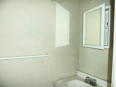 909 W Lenawee St, Lansing, MI 48915 - photo 5