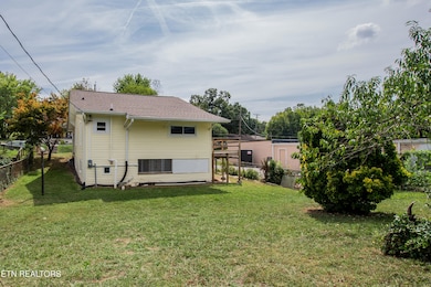 1915 Mccroskey Ave, Knoxville, TN 37917 - photo 3