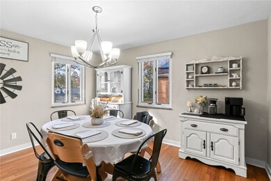 977 Crest Ln, Carnegie, PA 15106 - photo 6