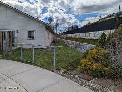 7909 side yard