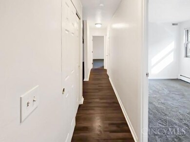 4901 Chalet Dr unit 309, Cincinnati, OH 45217 - photo 6