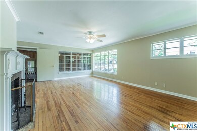 816 Bruns St, Seguin, TX 78155 - photo 2