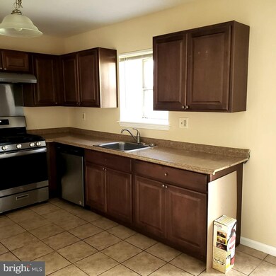 507 Carousel Cir, Norristown, PA 19403 - photo 3