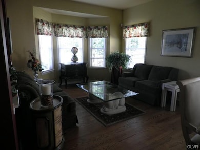 5082 Valley Stream Ln unit 108, Macungie, PA 18062 - photo 4