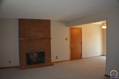 3725 SW 30th St, Topeka, KS 66614 - photo 4