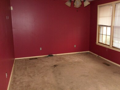 635 Evergreen Dr, Hopkinsville, KY 42240 - photo 2