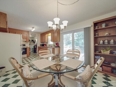 140 Hyde Ln, Statesville, NC 28625 - photo 4