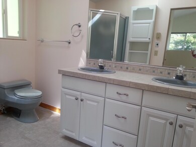 941 NW LANAI MASTER BATH