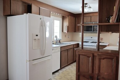 23 Oakcrest Cir, Methuen, MA 01844 - photo 6