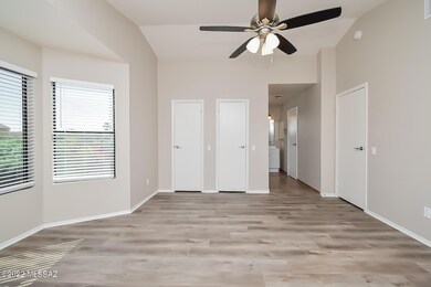 007-photo-main-bedroom-12070128