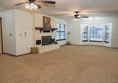 View of living rm/dining combo