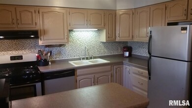 3219 Clover Hills Dr, Bettendorf, IA 52722 - photo 7