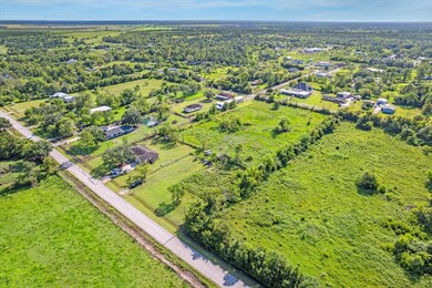 5012 Farmer Rd, Alvin, TX 77511 - photo 6