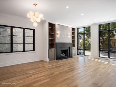 2214 W Oakdale Ave, Chicago, IL 60618 - photo 2