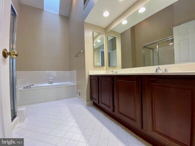 9682 Woodhenge Ct, Burke, VA 22015 - photo 4