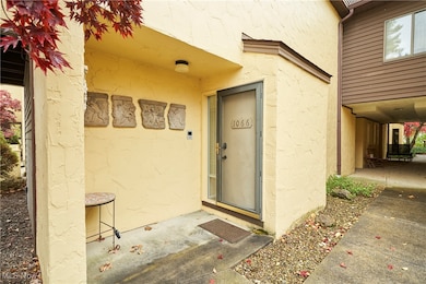 1066 Hampton Ridge Dr, Akron, OH 44313 - photo 2