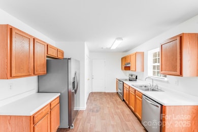 814 Mount Holly-Huntersville Rd, Charlotte, NC 28214 - photo 4