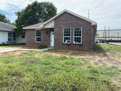 606 Atlantic St, Cleburne, TX 76031 - photo 4