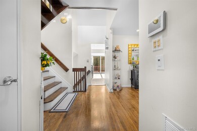 94 Phipps Ln, Plainview, NY 11803 - photo 4