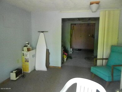 217 Rob Mar Rd Foyer