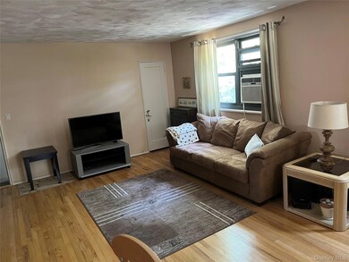21-38 202nd St unit 2, Bayside, NY 11360 - photo 4