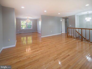 9526 Burning Branch Rd, Burke, VA 22015 - photo 7