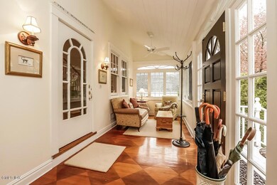 004-Front_Entrance-973775-mls