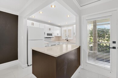 Hampton Gardens Condominium unit 107, Deerfield Beach, FL 33441 - photo 2